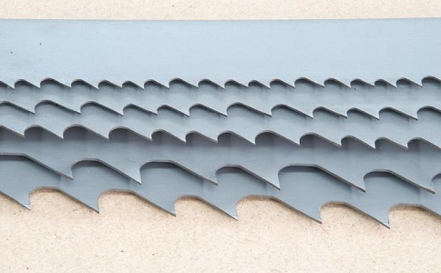 运城带锯床上的钢丝刷，对于带锯条的重要性